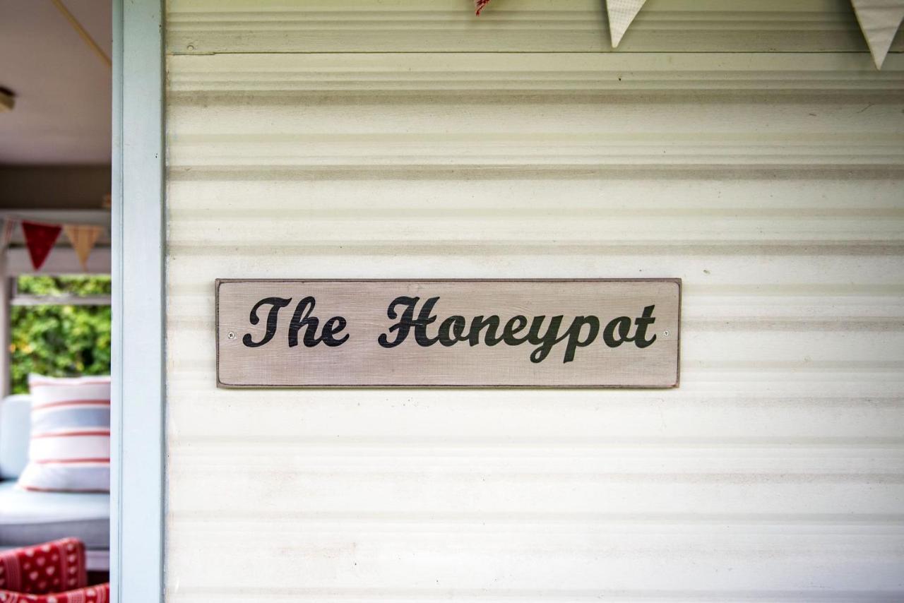 The Honeypot Villa Petham Exterior photo